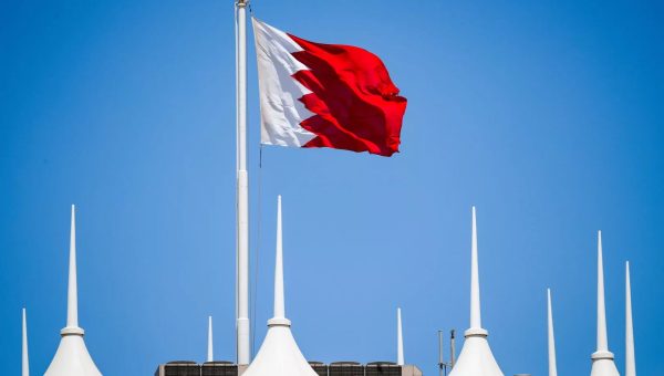 صفارات الإنذار تدوي في البحرين.. دفاعاتها الجوية تتصدى لهجمات إيرانية وسط تصاعد التوتر الإقليمي