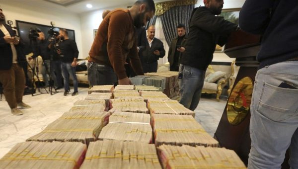 حرب ملفات في بغداد.. ضبط 250 مليون دولار و40 شخصية تواجه الإعتقال