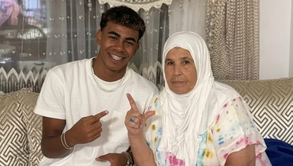 جدة لامين يامال تكشف أمنيتها قبل مواجهة ميسي.. ما الذي ستفعله إذا هز الشباك؟
