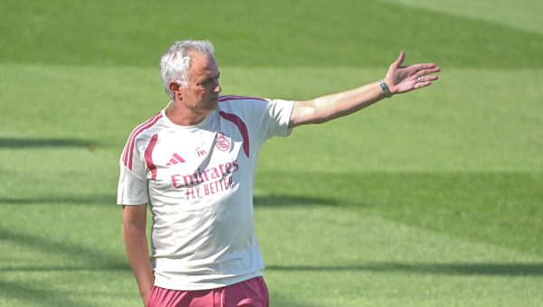 ليس للبيع.. مورينيو يغلق الباب أمام رحيل اسم لم يكن في الحسبان