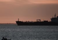 الحصار يعود إلى الخليج.. إيران تراهن على “أسطول الظل” لكسر الطوق الأمريكي