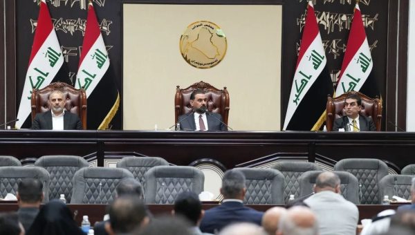 البرلمان يصوت على إلغاء تعيين رئيس مجلس الخدمة ونائبيه ويناقش مقتل صياد البصرة