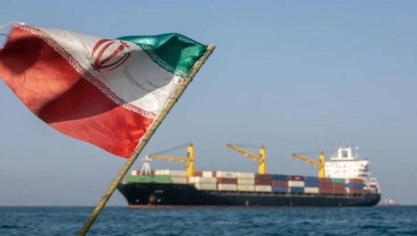 اشتعال مضيق هرمز.. النفوذ الإيراني يتحدى الحماية الأمريكية فوق مياه النفط