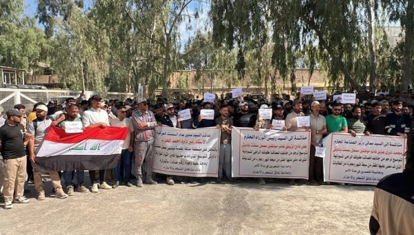 احتجاجات غاضبة لموظفي معمل سمنت بادوش في نينوى للمطالبة بحقوقهم الوظيفية