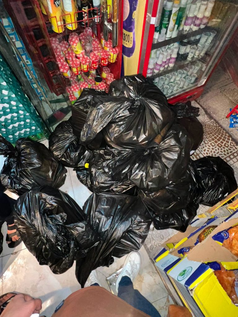 إحباط بيع نصف طن مواد فاسدة وإغلاق محل تجاري بأيمن الموصل