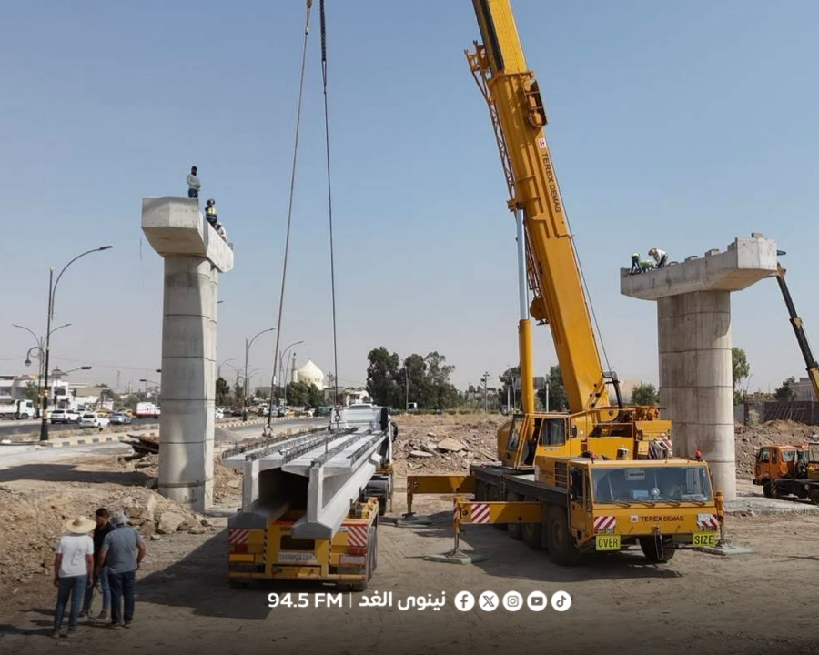 IMG_7165 بدء تركيب روافد جسر الصابرين وارتفاع الإنجاز إلى 25%