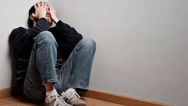 دراسة صادمة: مواليد التسعينيات الجيل “الأكثر تعاسة” وأقل صحة نفسية عند بلوغ الثلاثين