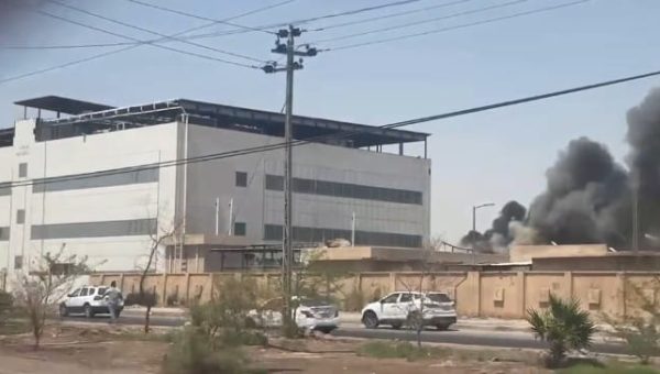 حريق يلتهم جملونات داخل مستشفى الفيحاء في البصرة.. والدفاع المدني يتدخل