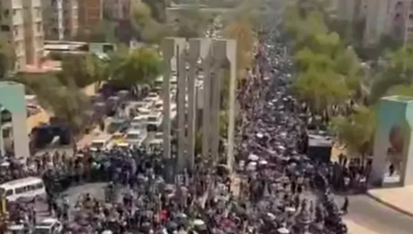شلل مروري وسط بغداد.. إغلاق منطقتي العلاوي والصالحية إثر تظاهرات حاشدة للخريجين
