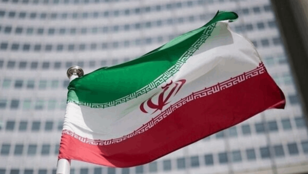 طهران تنفي التفاوض المباشر مع واشنطن وترهن فتح مضيق هرمز بإنهاء الحصار