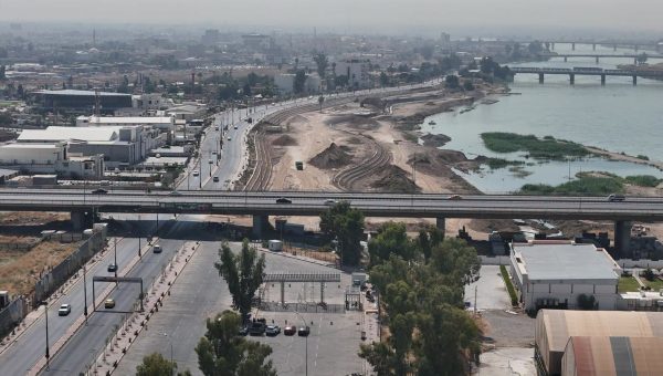تواصل الأعمال الإنشائية لإنشاء محطة شحن المركبات الكهربائية لتعزيز الطاقة النظيفة
