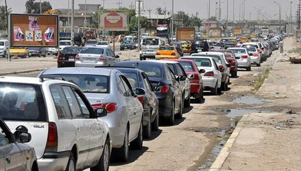 الموصل تختنق بطوابير البنزين.. ولجنة الطاقة تحذر أصحاب المحطات: «سأكون على رؤوسكم»
