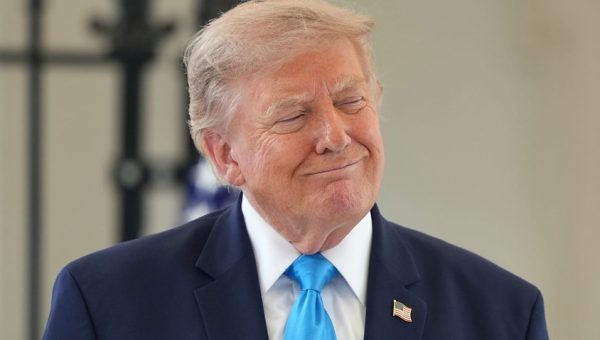 ترامب يربط إلغاء ضرب إيران بسرعة الإتفاق وفتح مضيق هرمز