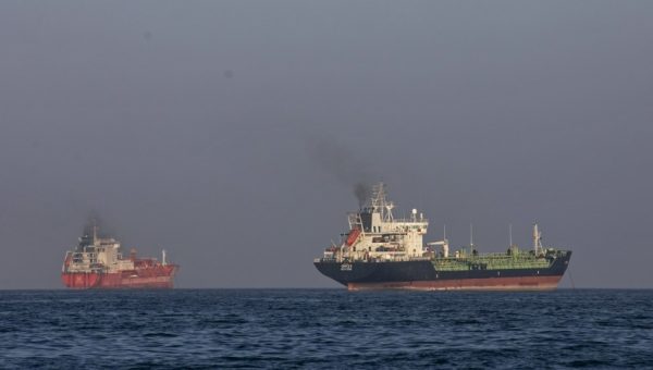 طهران تتهم أوكرانيا بالتعمد في استهداف سفينتها وتتوعد بالمحاسبة