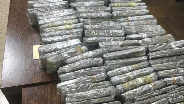 زلزال في وزارة الكهرباء.. العثور على ملايين الدولارات والذهب مكدسة بمنازل الوكيل الموقوف