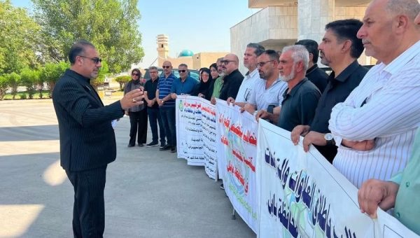 موظفو جامعات بغداد والمحافظات يحتجون أمام رئاساتهم للمطالبة بصرف الرواتب المتأخرة
