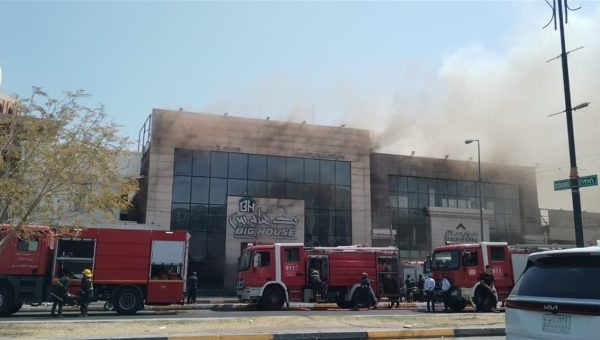 الدفاع المدني يستنفر.. حريقان منفصلان يضربان مطعمًا في بغداد ومجمعًا تجاريًا بكربلاء
