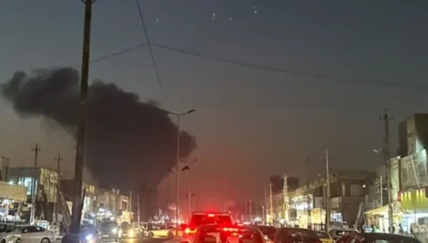 الدفاع المدني يكافح حريقًا متجددًا إثر انقلاب صهريج وقود على سريع الشعلة في بغداد