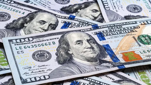 أسعار الدولار تنخفض في بغداد واربيل 