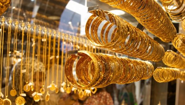 تراجع الدولار وبيانات الفائدة يقودان الذهب والمعادن النفيسة للصعود
