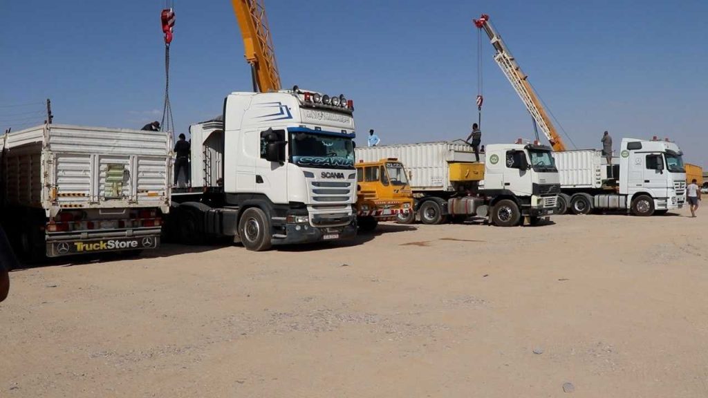 أكثر من 40 شاحنة تعبر ربيعة.. مسار جديد لتأمين الرز والمواد التموينية