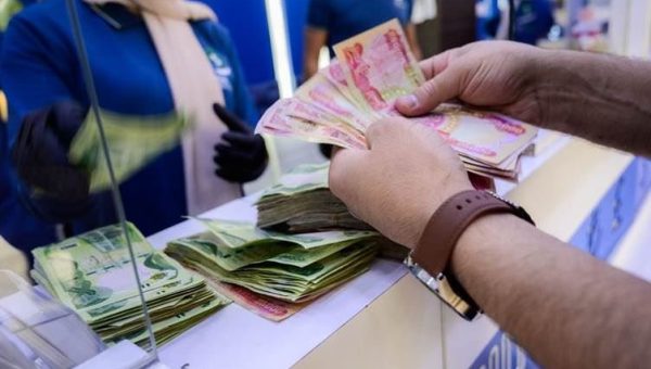 العمل تنفي قطع رواتب الحماية الاجتماعية: المستحقات مؤمنة والوثيقة مزورة