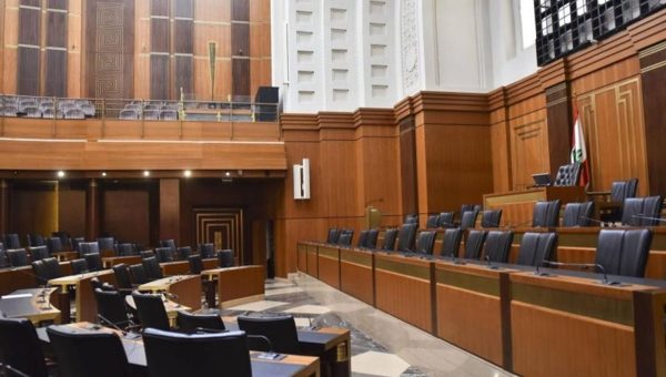 لبنان .. إقرار قانون العفو العام و تعديل قانون المصارف