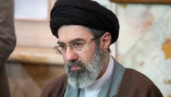 مجتبى خامنئي يدعو دول الخليج إلى «معرفة العدو الحقيقي» وتعزيز الوحدة الإسلامية