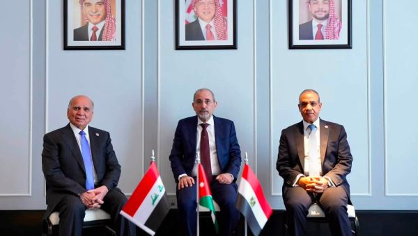اجتماع عمّان الثلاثي: العراق والأردن ومصر يبحثون الربط الكهربائي وجهود فتح مضيق هرمز
