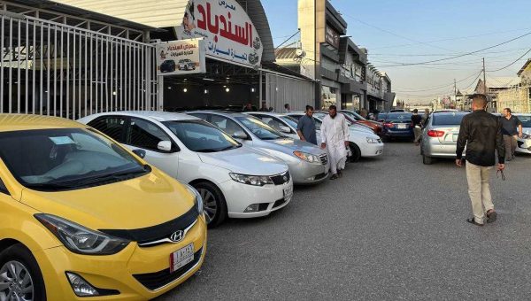 تراجع حركة بيع وشراء السيارات في الموصل.. ضعف السيولة وأزمة الوقود تضغطان على السوق