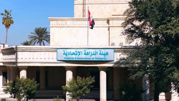 النزاهة تضبط “ضابطًا مزيفًا” بمكافحة المخدرات متلبسًا بالرشوة في ميسان