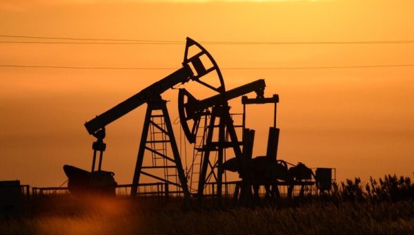 خام برنت يتراجع إلى 79.36 دولارًا وسط بوادر انفراجة دبلوماسية وانتعاش الأسواق الأمريكية