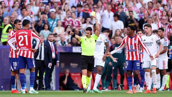 لجنة الحكام تحسم جدل ديربي مدريد وتؤيد مورينيو.. طرد مستحق وحالة أخرى تحتمل الأحمر