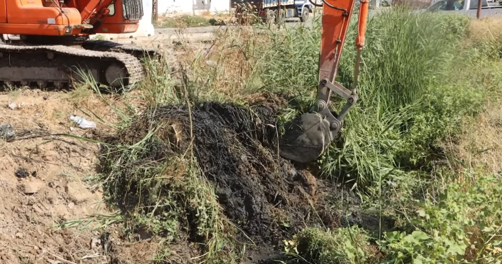 مديرية مجاري نينوى تستنفر آلياتها لتنفيذ حملة كري وصيانة واسعة في ناحية الشورة استعدادًا لموسم الأمطار