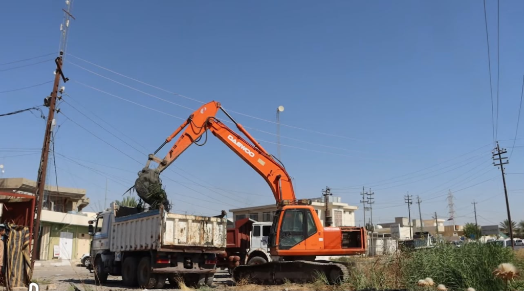 مديرية مجاري نينوى تستنفر آلياتها لتنفيذ حملة كري وصيانة واسعة في ناحية الشورة استعدادًا لموسم الأمطار
