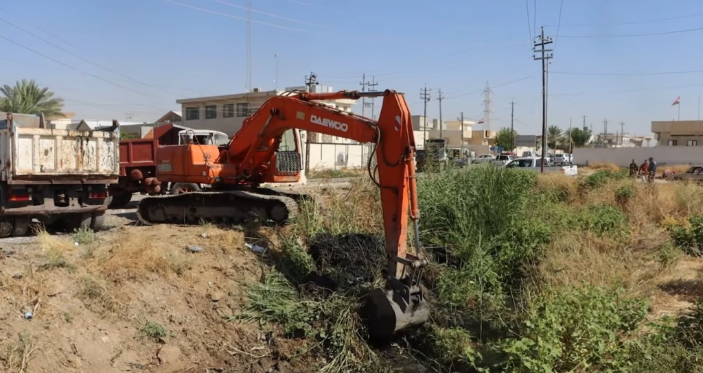 مديرية مجاري نينوى تستنفر آلياتها لتنفيذ حملة كري وصيانة واسعة في ناحية الشورة استعدادًا لموسم الأمطار