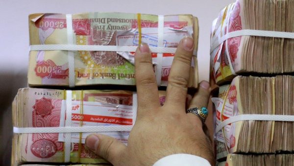 أزمة السيولة تتجدد.. وزارة المالية لم تطلق تمويل رواتب موظفي الدولة لشهر أيلول