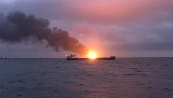 هجوم بمسيّرة يُشعل حريقًا في ناقلة نفط أجنبية قبالة السواحل العراقية