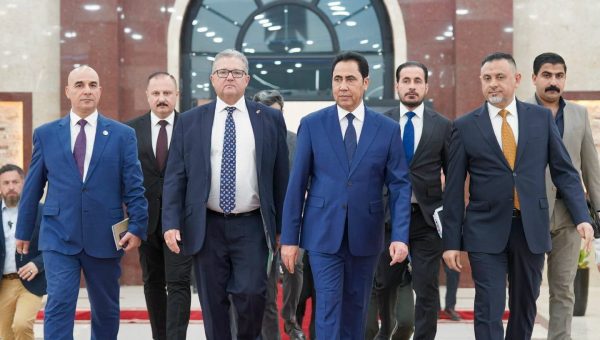 محافظ نينوى يُوجه دعوة للشركات البريطانية للإستثمار والإعمار خلال لقائه نائب السفير