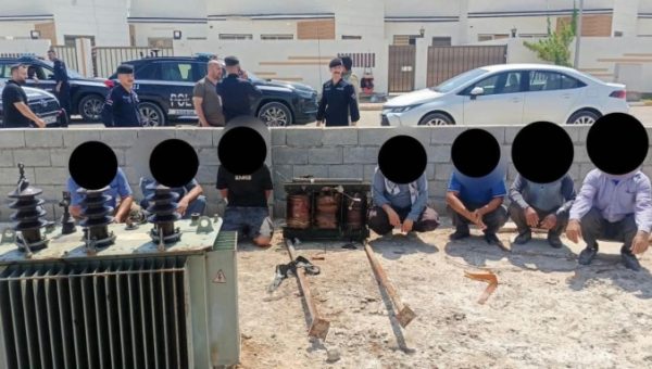 كمين محكم ينهي مخطط سرقة المال العام والقبض على الجناة بالجرم المشهود في مجمع الزهور السكني