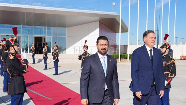 انتقال رئيس مجلس الوزراء إلى برلين ختامًا لزيارته لباريس وتوقيع ست مذكرات تفاهم