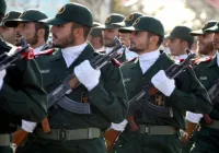 الحرس الثوري يتوعّد بـ”ردّ متعدد الساحات” ويؤكد: المفاوضات لا تعني الإستسلام