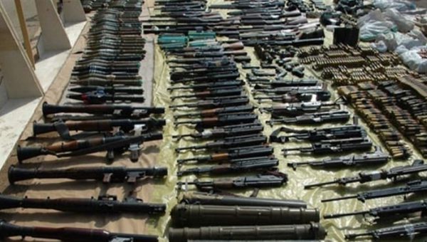 كمين أمني يُطيح بـ 39 مطلوبًا ويُصادر عشرات الأسلحة في الكوفة