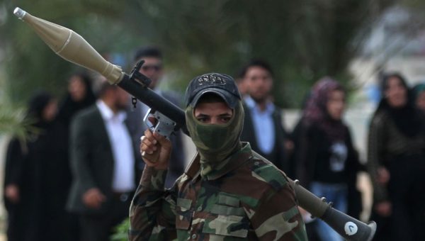 منعطف أمني بارز.. الفصائل المسلحة تطوي صفحة الخلاف وتوافق على تسليم سلاحها للدولة