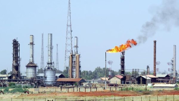 خلافًا للإتجاه العالمي.. أسعار خامي البصرة الثقيل والمتوسط تسجل قفزة وتتجاوز 100 دولار