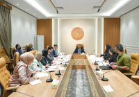 المالية تُعلن حسم ملف العقود والأجراء وتأمين تخصيصات تثبيتهم على الملاك الدائم