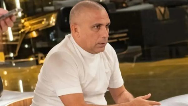صدور أمر قبض بحق أوميد حاجي بتهم غسيل أموال وتمويل إرهاب