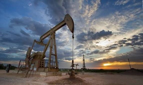 هبوط أسعار النفط وخام البصرة يتراجع وسط ضغوط زيادة الصادرات والإمدادات العالمية