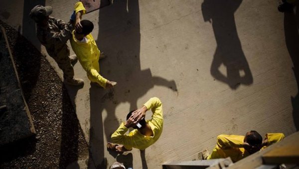 بغداد وطهران تُفعّلان اتفاقية تبادل السجناء بنقل 49 نزيلًا إيرانيًا عبر منفذ مهران