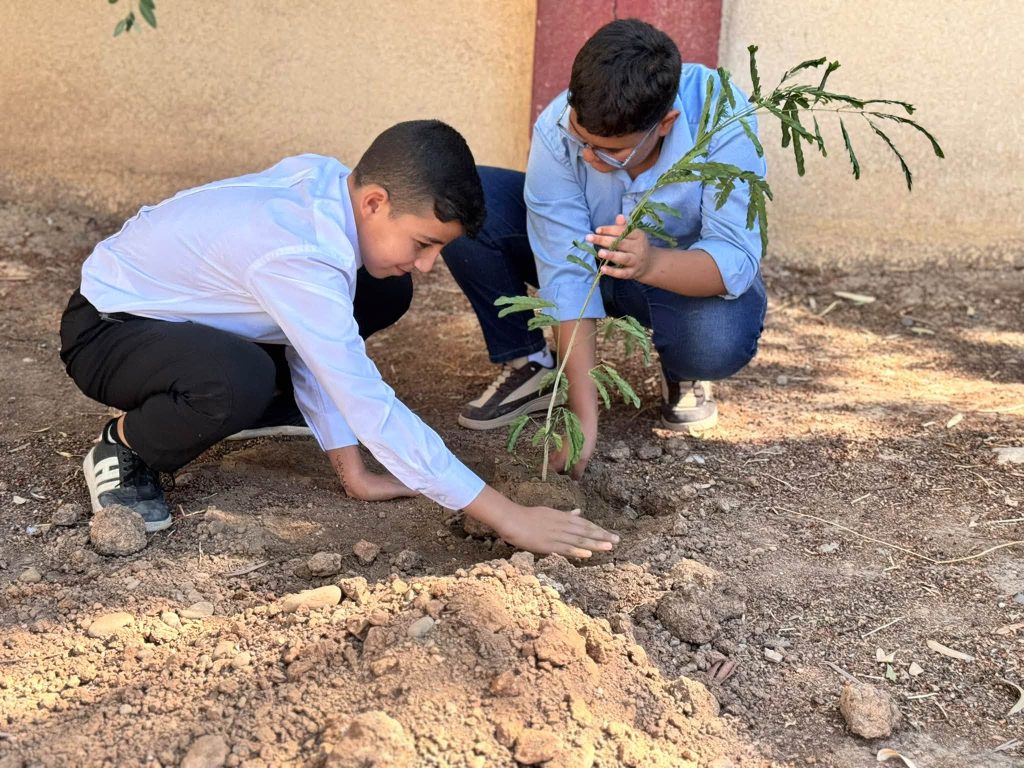 بلدية الموصل تُطلق حملة تشجير في المدارس مع بدء الدوام